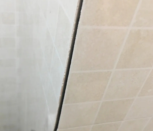 呼伦贝尔瓷砖空鼓维修公司分享阳台瓷砖脱落的修复过程可以分为以下几个步骤